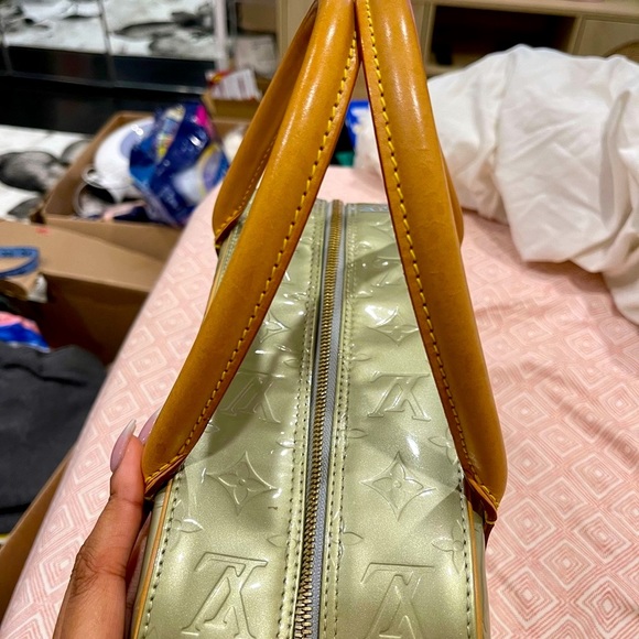 Authentic Louis Vuitton Monogram Vernis Tompkins Square M91150 Gris Handbag - Picture 7 of 17